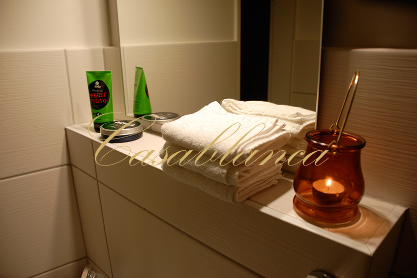 Le bain: massages corps  corps Casablanca Tantra  Düsseldorf, sensuelle rotique, ambiance relaxante pour l'homme, massages  Düsseldorf,  la demande avec fin heureuse.